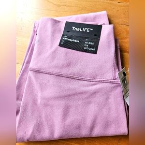 BNWT TNA Atmosphere high rise 7/8th legging